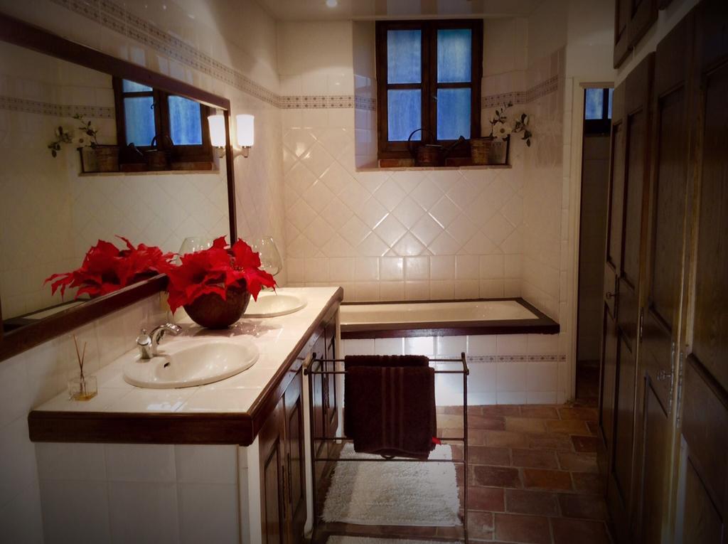 לינה וארוחת בוקר Teyran La Maison Disabelle חדר תמונה